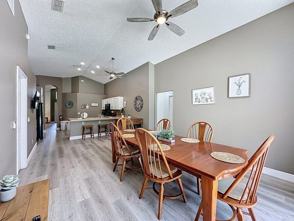 Villa, 4 Bedrooms | Dining