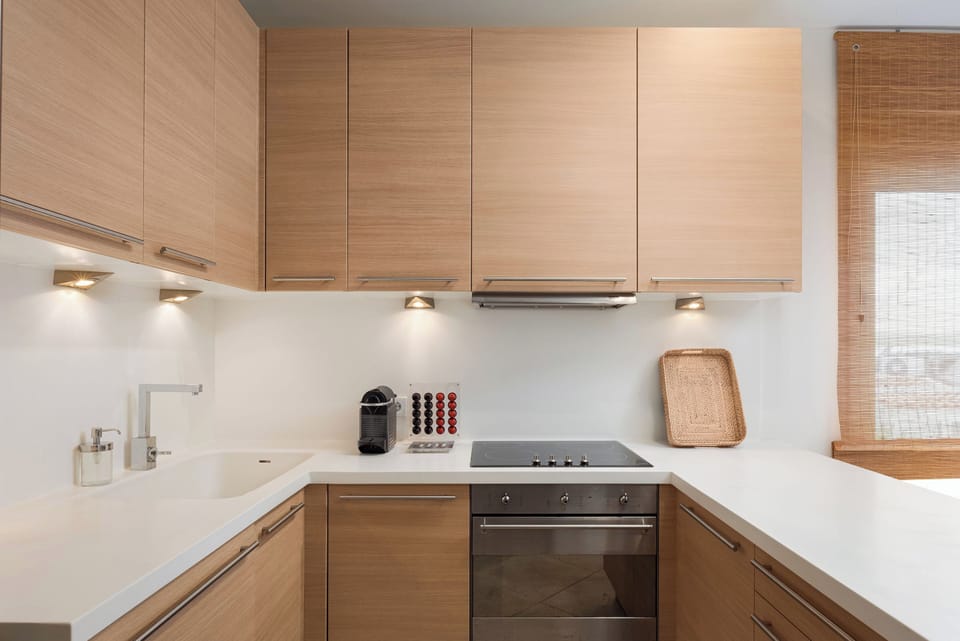 Exclusive Apartment, Mountain View | Private kitchen | Full-size fridge, microwave, oven, stovetop