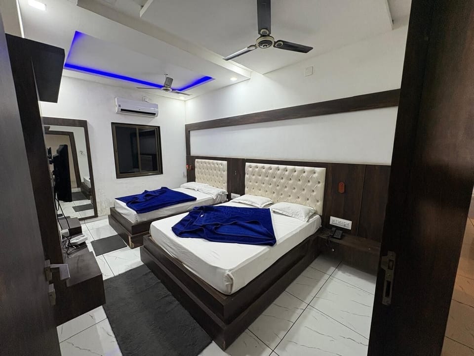 Economy Room | Laptop workspace, free WiFi