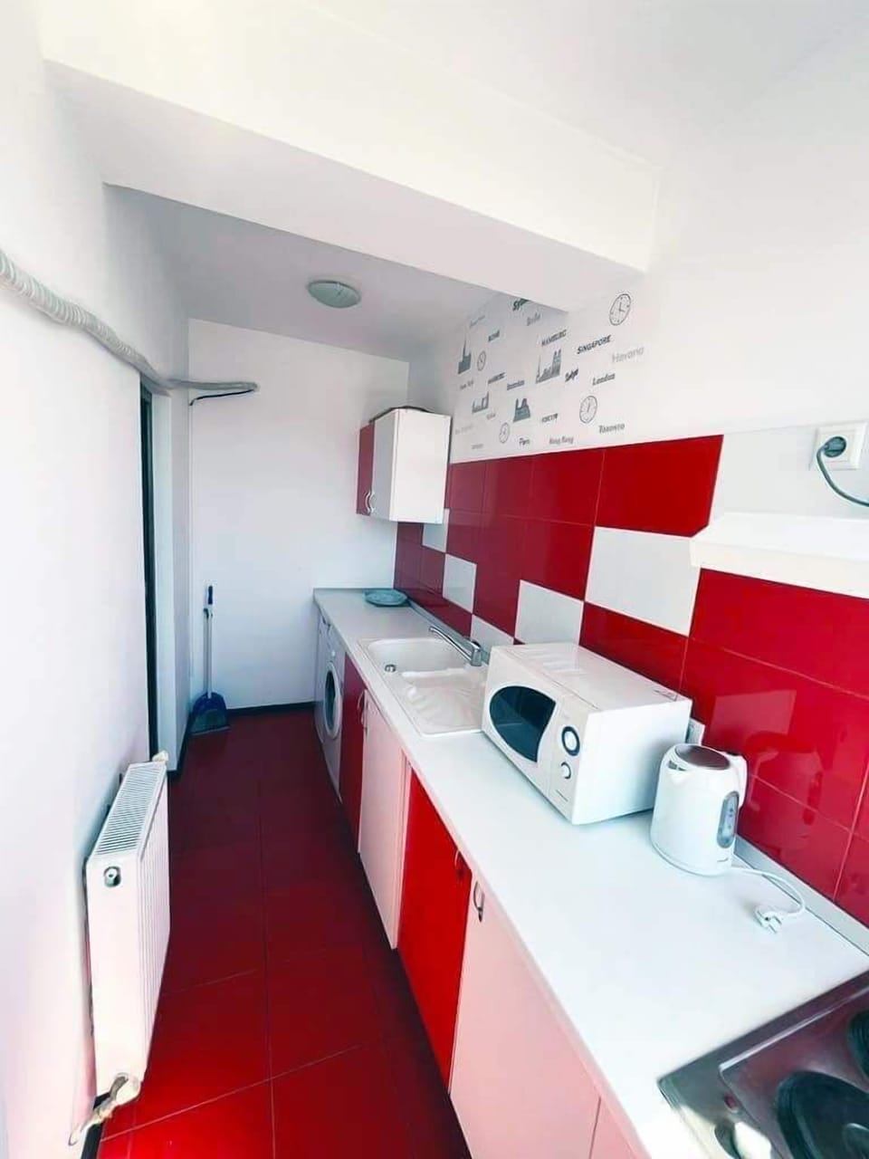 Deluxe Studio, Balcony, City View | Private kitchen | Mini-fridge, microwave, stovetop, cookware/dishes/utensils