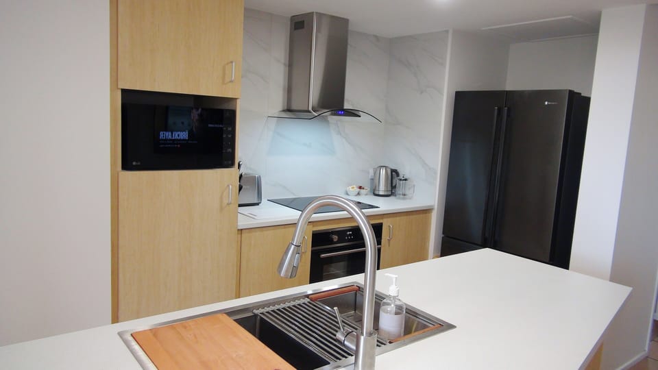 Deluxe Apartment, Non Smoking, Kitchen | Private kitchen