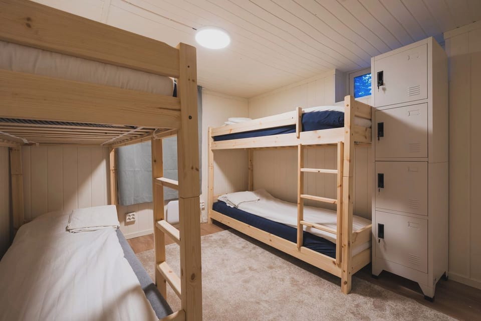 WiFi (free), bed sheets