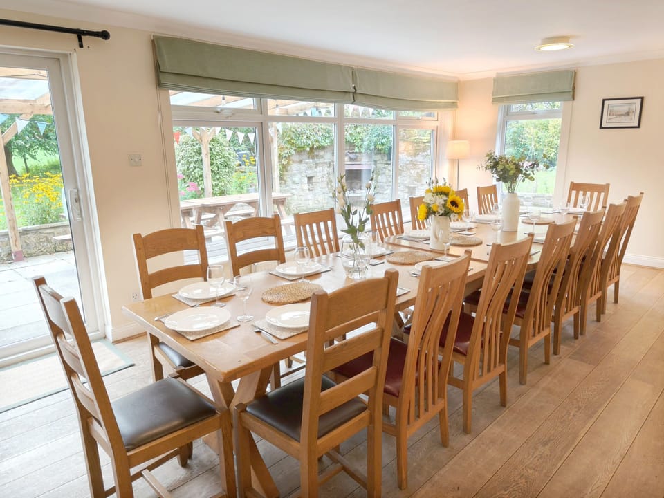 Cottage | Dining