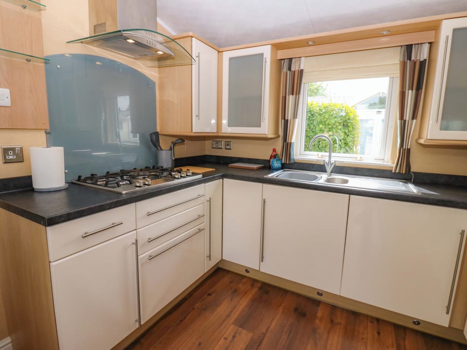 Fridge, microwave, cookware/dishes/utensils