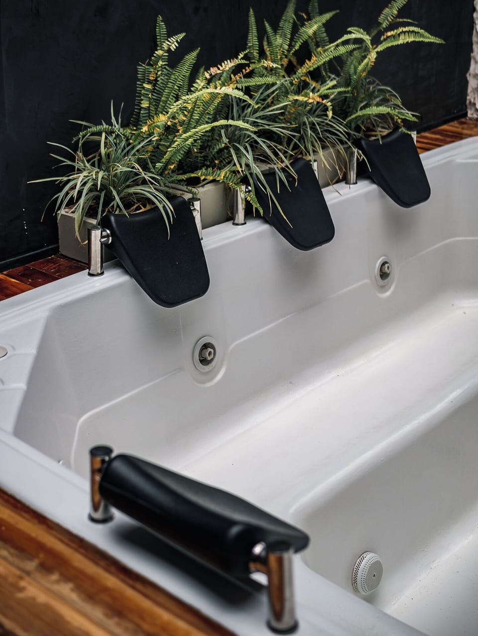 Private spa tub