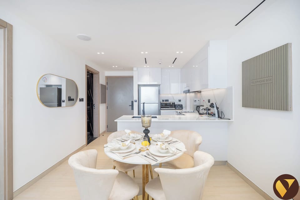 Luxury Apartment, Balcony, City View | In-room dining
