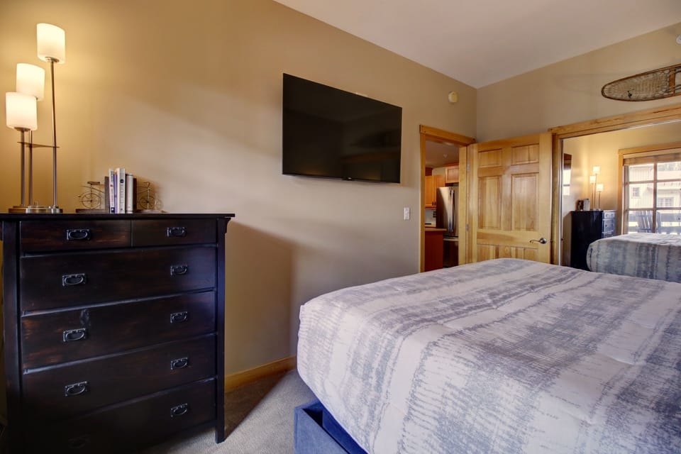 Condo, 1 Bedroom | 1 bedroom, laptop workspace, iron/ironing board, free WiFi