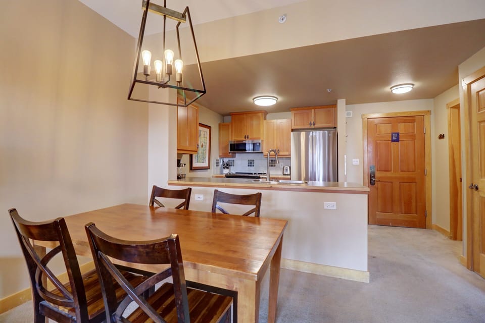 Condo, 1 Bedroom | Dining