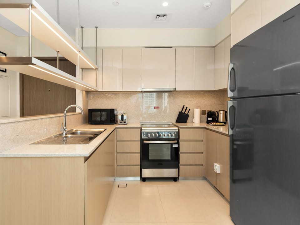 Panoramic Apartment, 4 Bedrooms, City View | Private kitchen