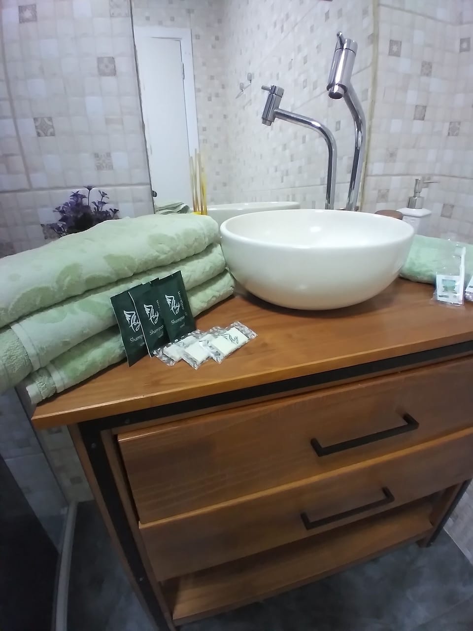 Classic Room | Bathroom | Soap, shampoo, toilet paper