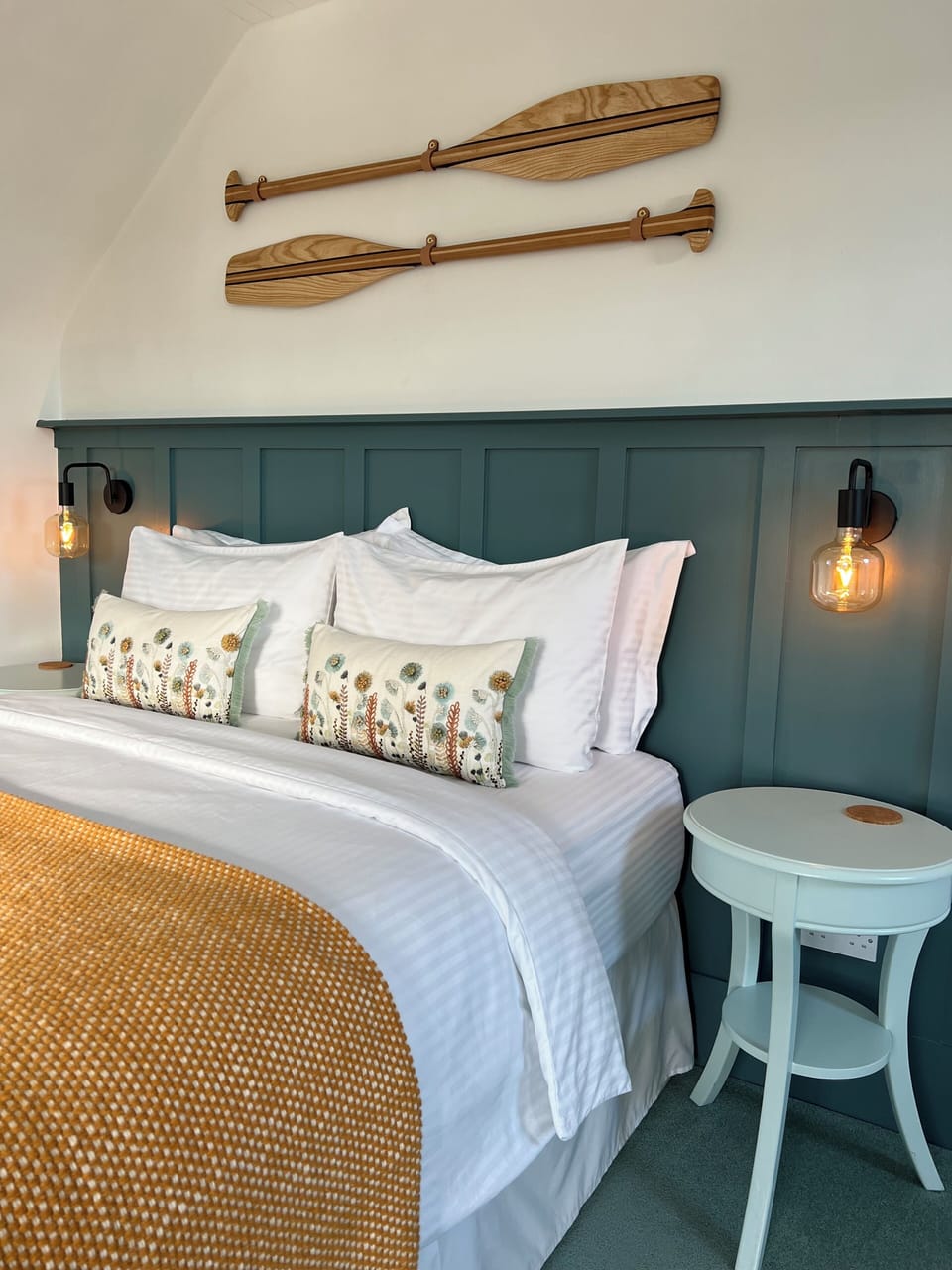 Deluxe Double or Twin Room, Garden View | Minibar, in-room safe, individually decorated, laptop workspace