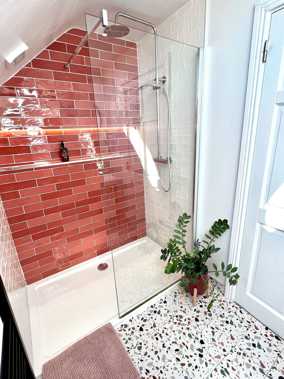 Superior Double Room, Garden View | Bathroom | Eco-friendly toiletries, hair dryer, slippers, bidet