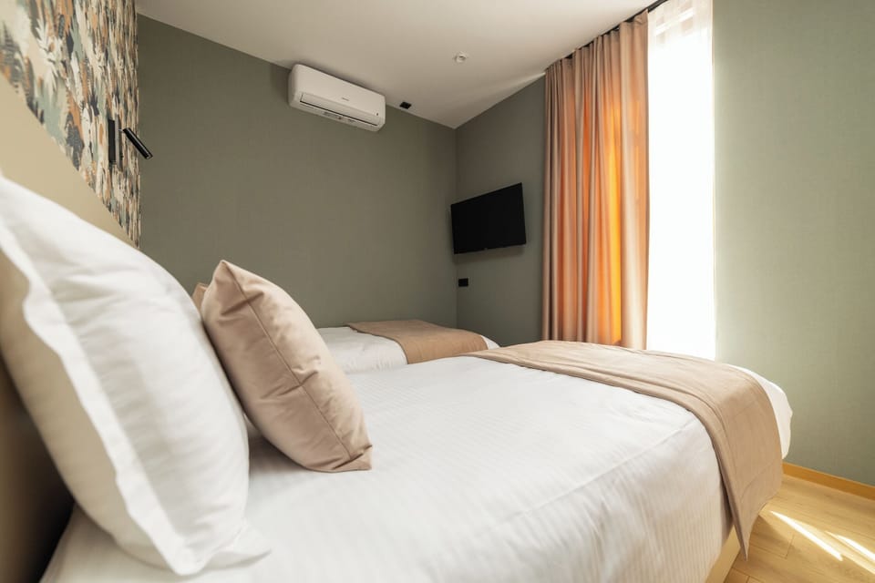 Deluxe Twin Room, City View | Desk, free WiFi