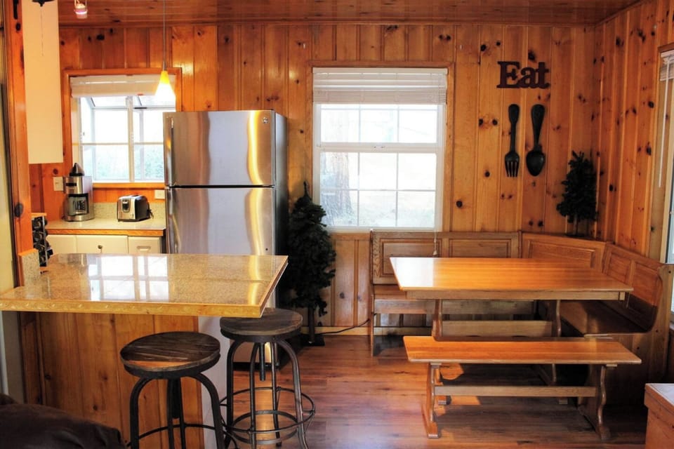 Signature Cabin, 1 Bedroom, Patio | In-room dining