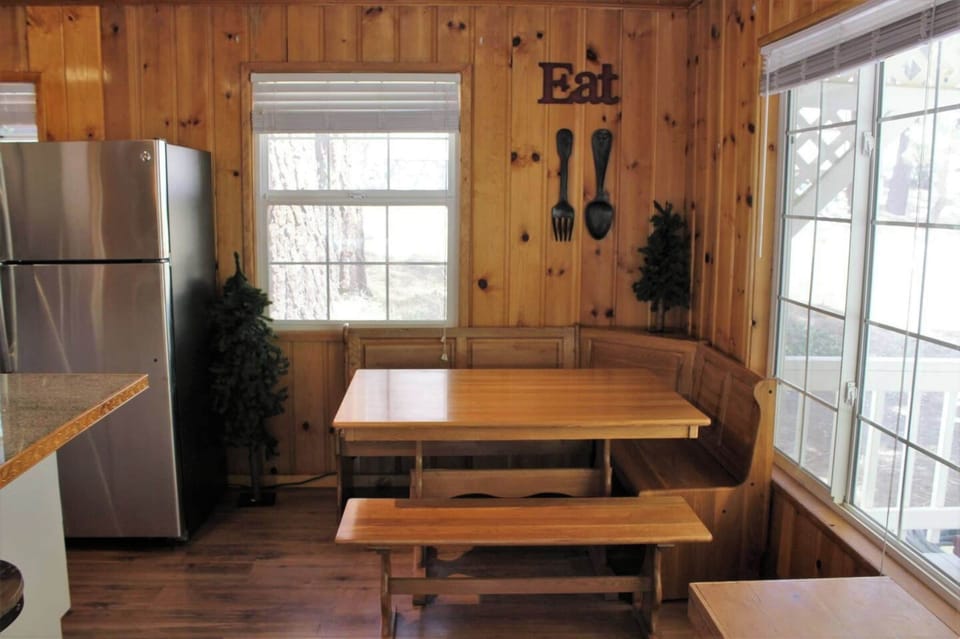 Signature Cabin, 1 Bedroom, Patio | In-room dining