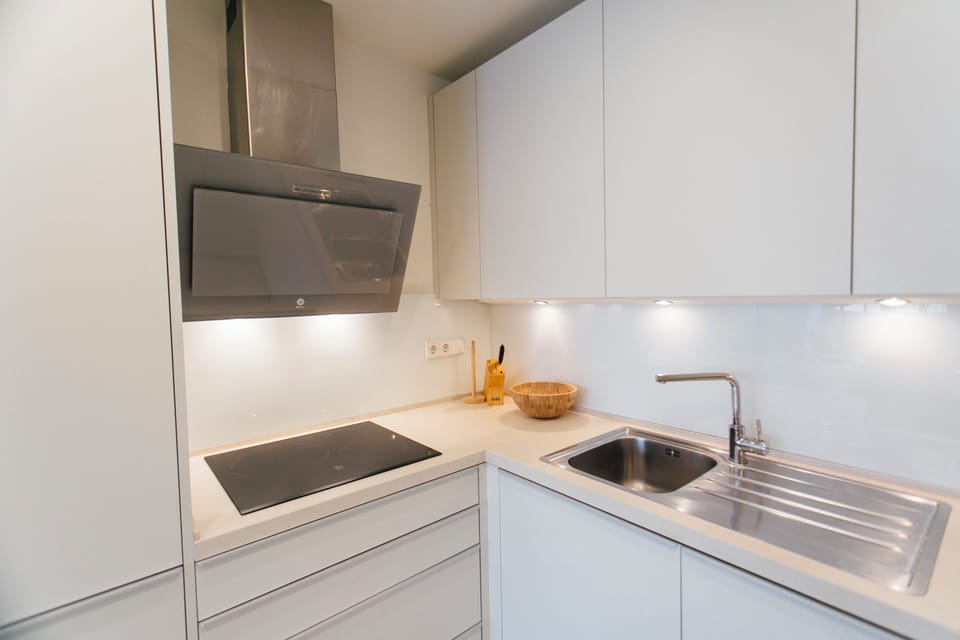 Apartment, City View | Private kitchen | Electric kettle, toaster