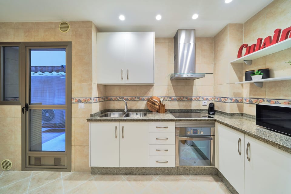 Family Apartment, 3 Bedrooms | Private kitchen | Electric kettle