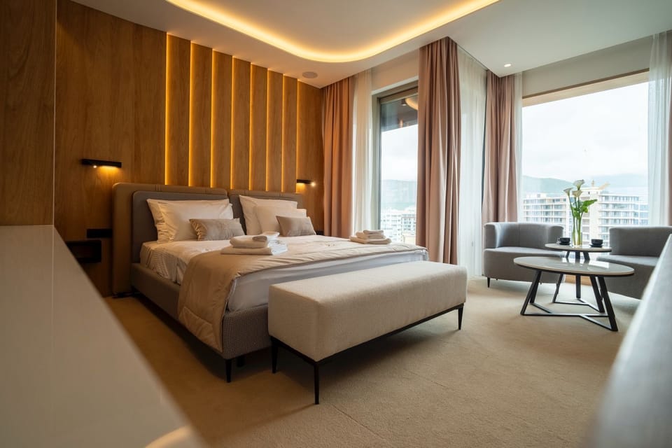 Blackout drapes, soundproofing, free WiFi