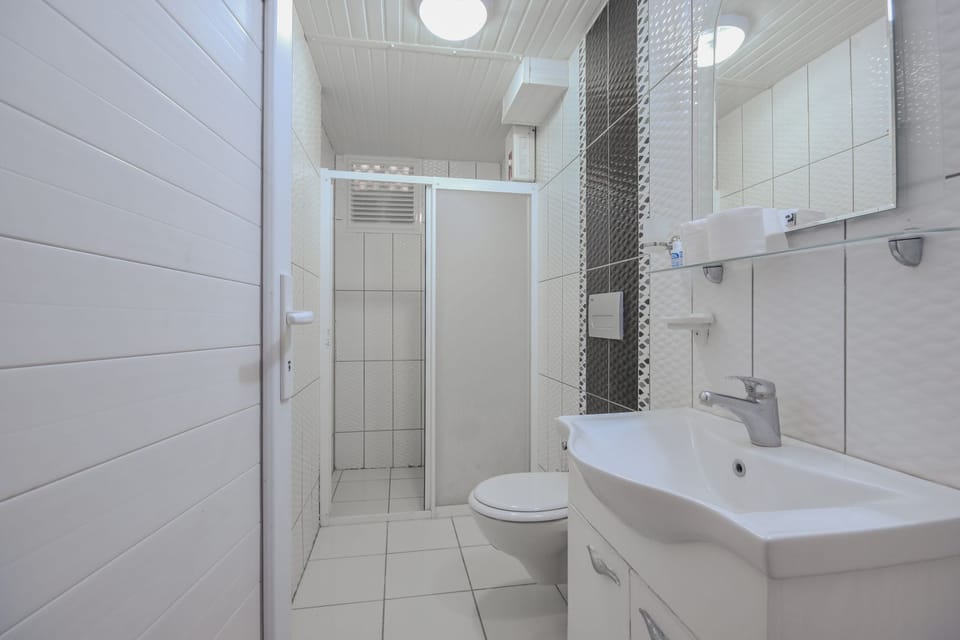 Family Suite, Balcony | Bathroom | Shower, hair dryer, slippers, towels