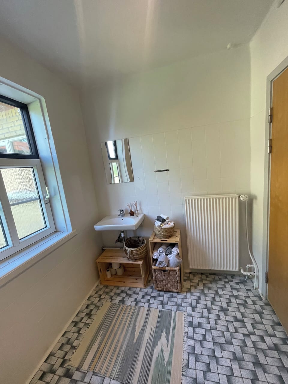 Classic Triple Room, 3 Twin Beds, Housekeeping, City View | Bathroom