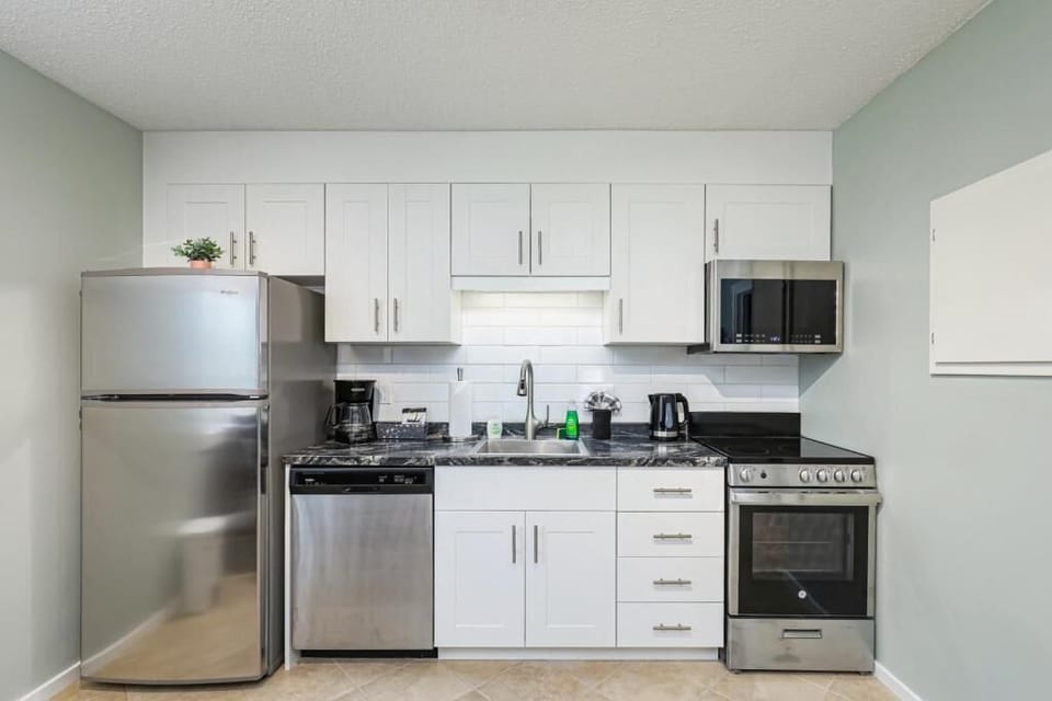 Electric kettle, toaster