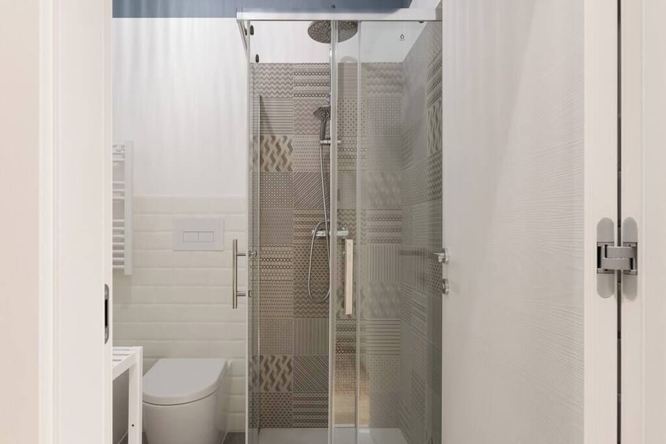 Apartment, 1 Queen Bed, Air conditioning | Bathroom