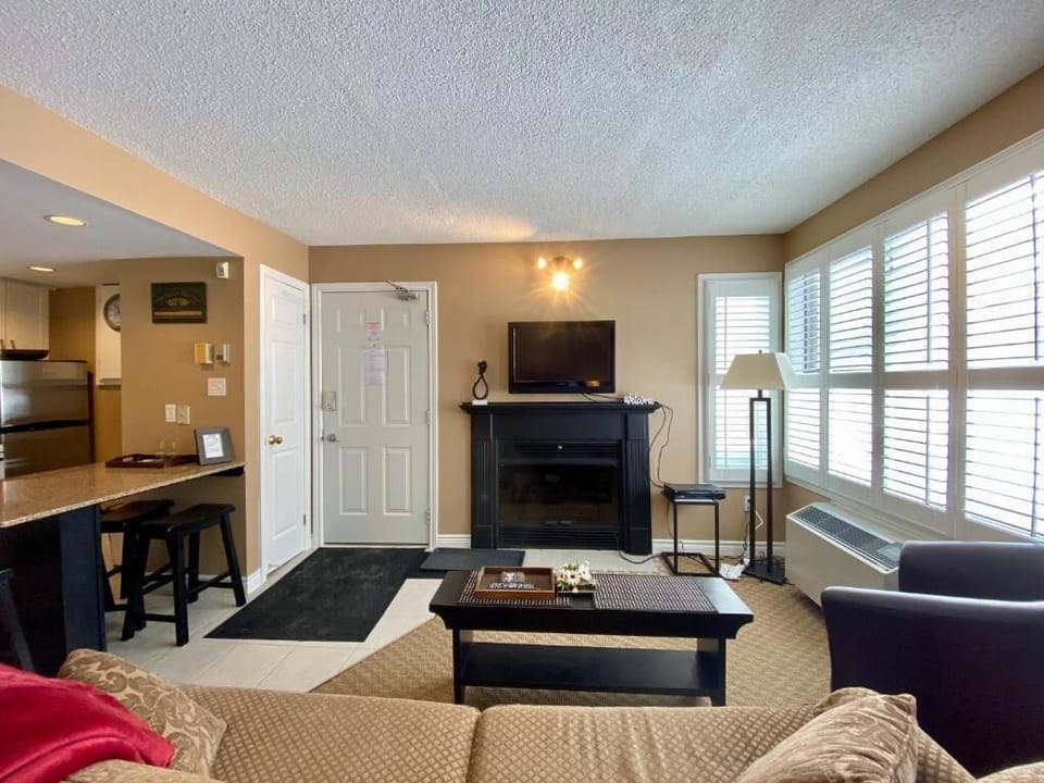 Standard Apartment, 1 Queen Bed with Sofa bed, Mountain View, Mountainside | Living area | 43-inch flat-screen TV with cable channels, fireplace