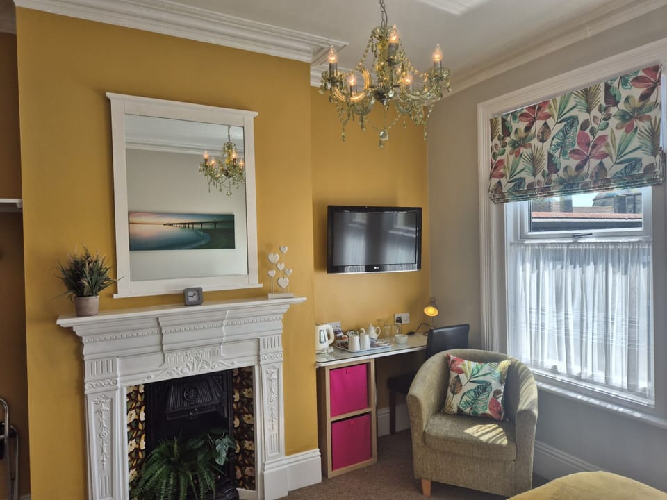 Superior Double Room, Ensuite, Garden View