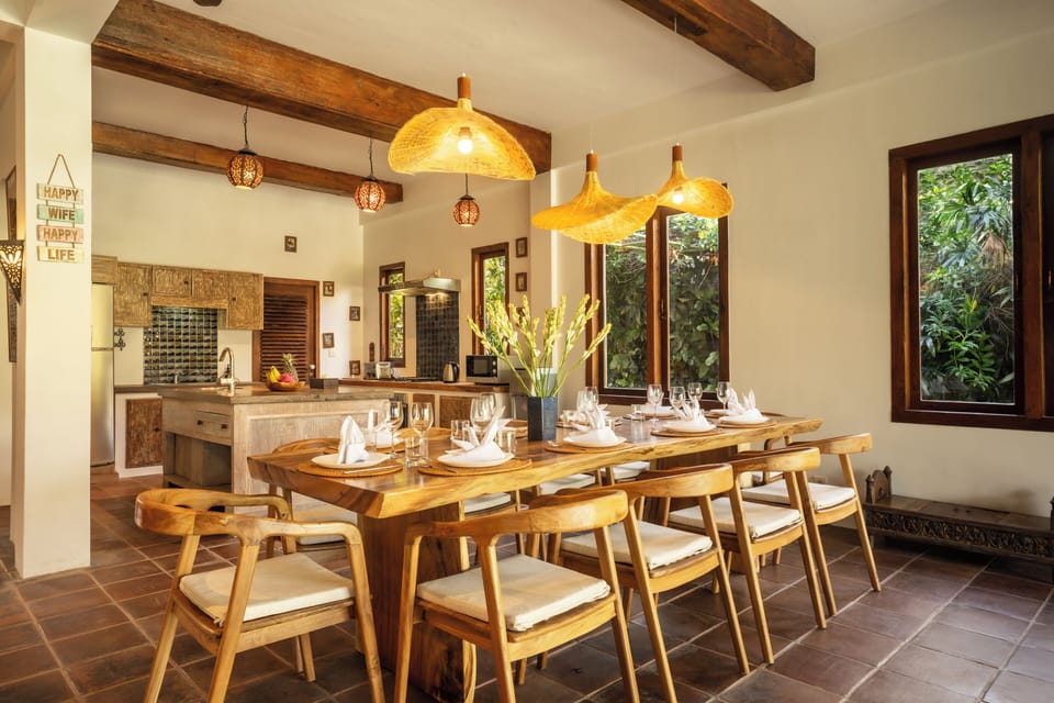 Family Villa, 5 Bedrooms, Private Pool | Dining room