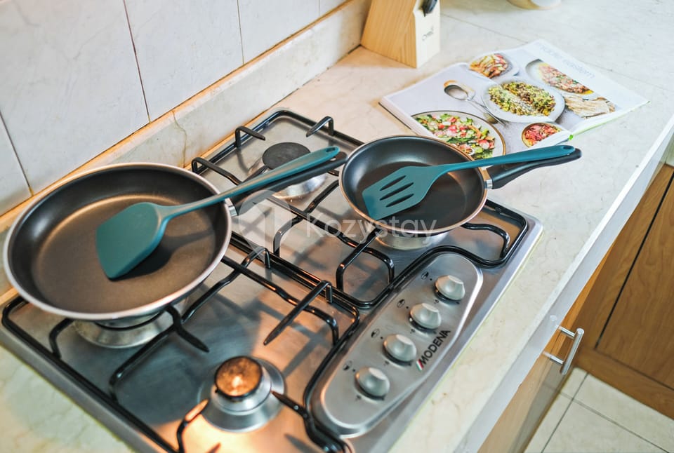 Apartment, 3 Bedrooms, City View | Private kitchen