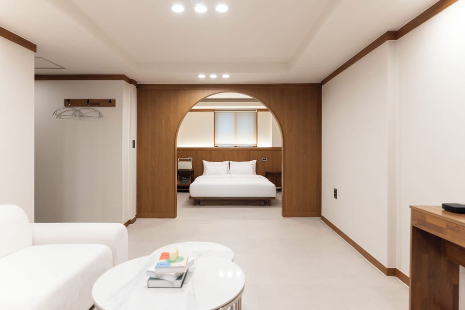 Movie Room Plus | Desk, blackout drapes, soundproofing, free WiFi