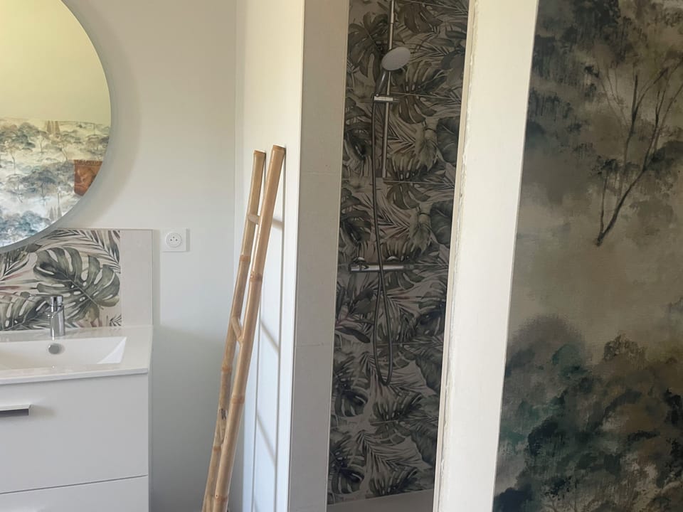 Premium Room, Non Smoking | Bathroom | Shower, rainfall showerhead, hair dryer, towels