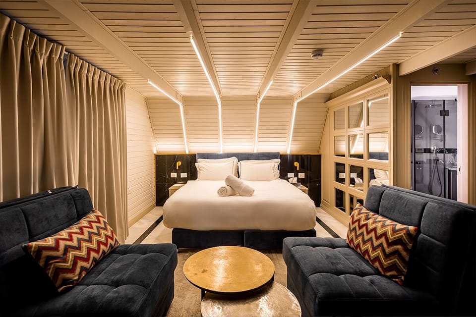 Minibar, in-room safe, soundproofing, WiFi (free)