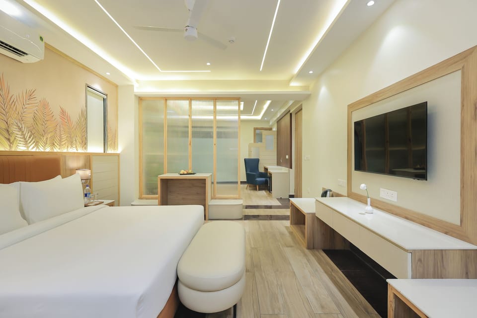 Luxury Double Room, City View | Premium bedding, desk, laptop workspace, bed sheets
