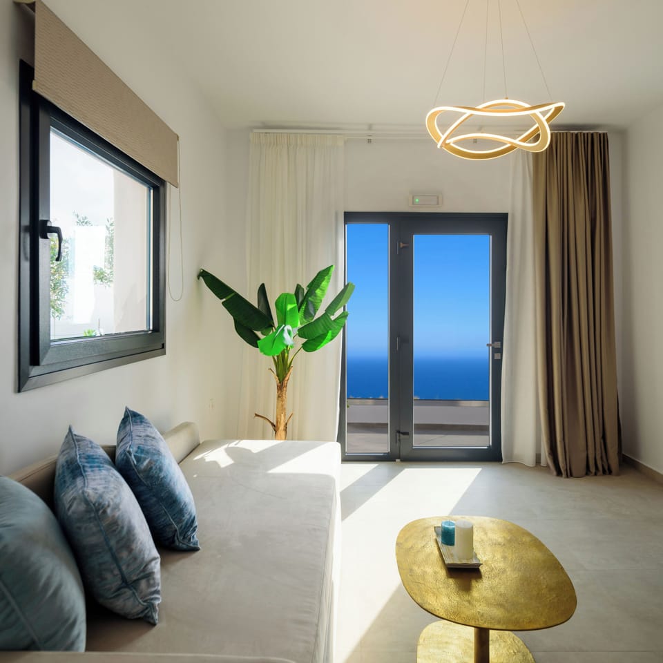 Suite, Balcony, Sea View | In-room safe, soundproofing, iron/ironing board, free WiFi