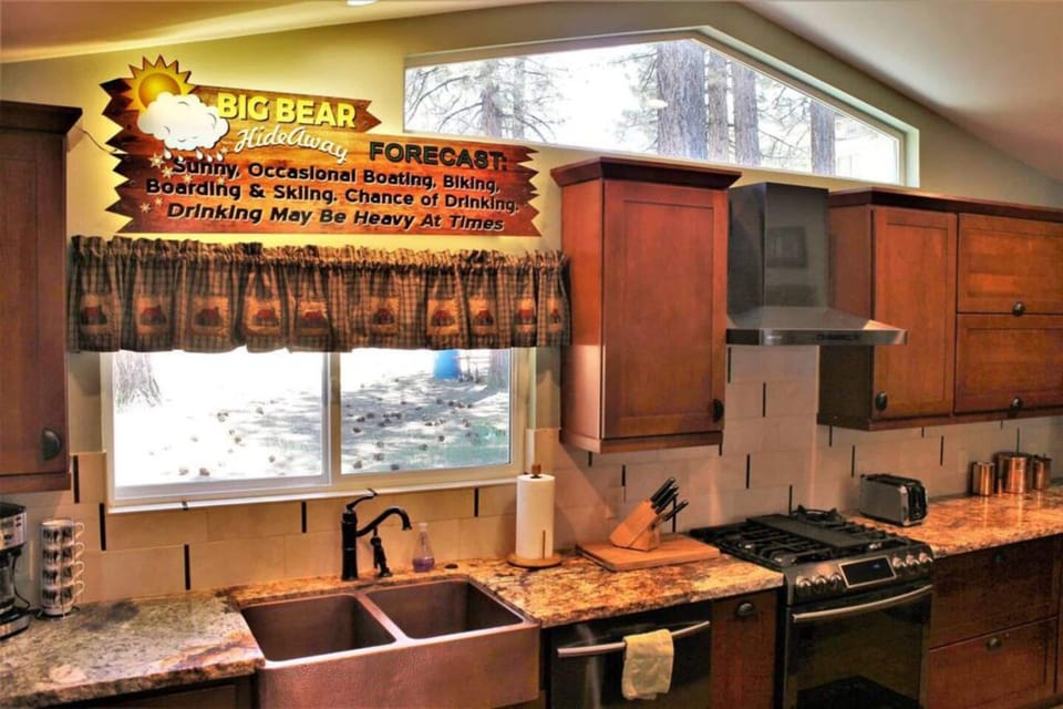 Signature Cabin, 2 Bedrooms, Patio | Private kitchen | Fridge, microwave, oven, stovetop