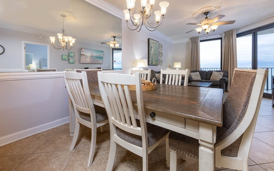 Condo, 2 Bedrooms | Dining