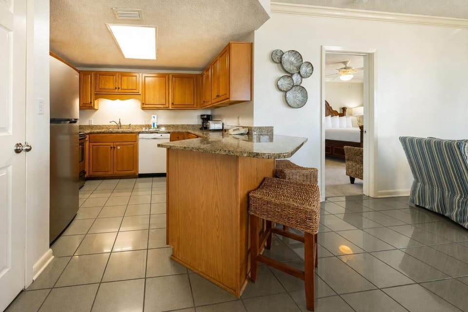Condo, 3 Bedrooms | Private kitchen | Coffee/tea maker, fridge, oven