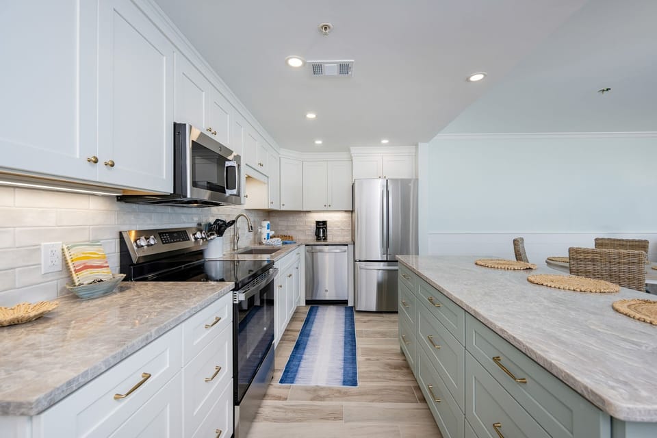 Condo, 3 Bedrooms | Private kitchen | Coffee/tea maker, fridge, oven