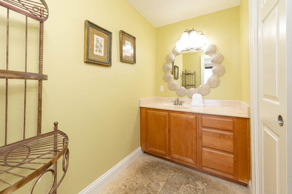 Condo, 3 Bedrooms | Interior