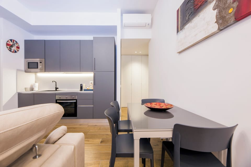 Apartment, 3 Bedrooms, 2 Bathrooms | Private kitchen | Fridge, microwave, oven, stovetop