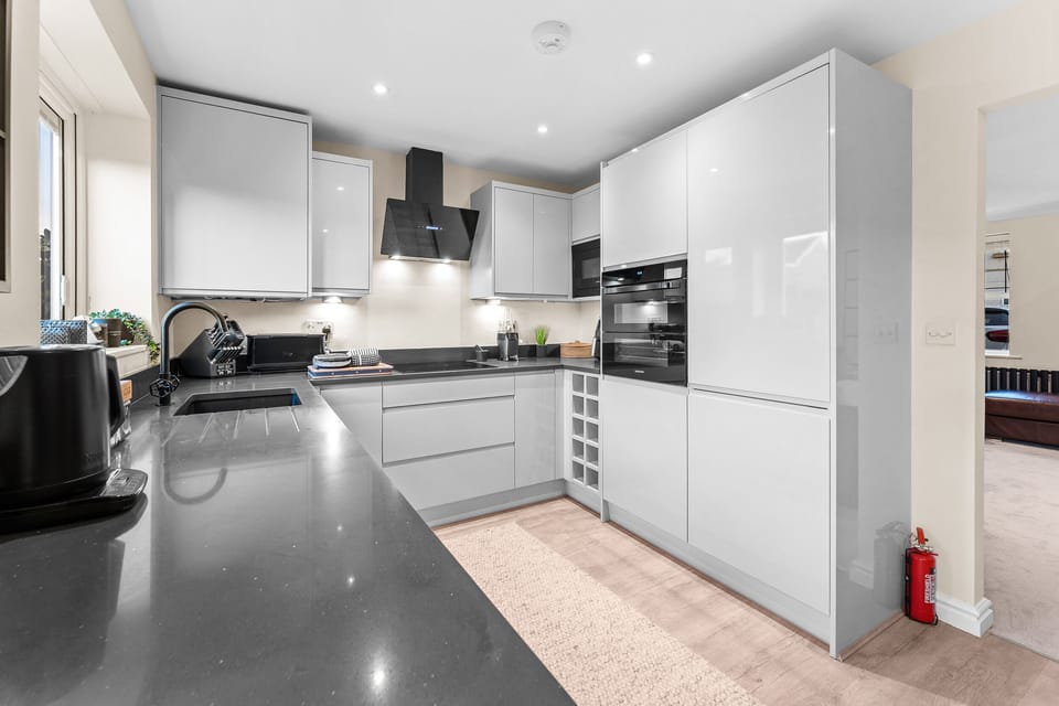 Fridge, microwave, dishwasher, cookware/dishes/utensils