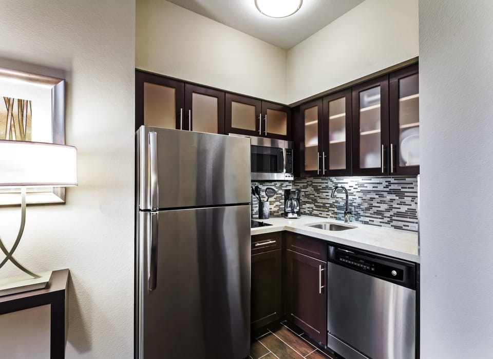 Studio Suite, 1 Queen Bed, Kitchen | Private kitchen | Coffee/tea maker, full-size fridge, microwave, stovetop