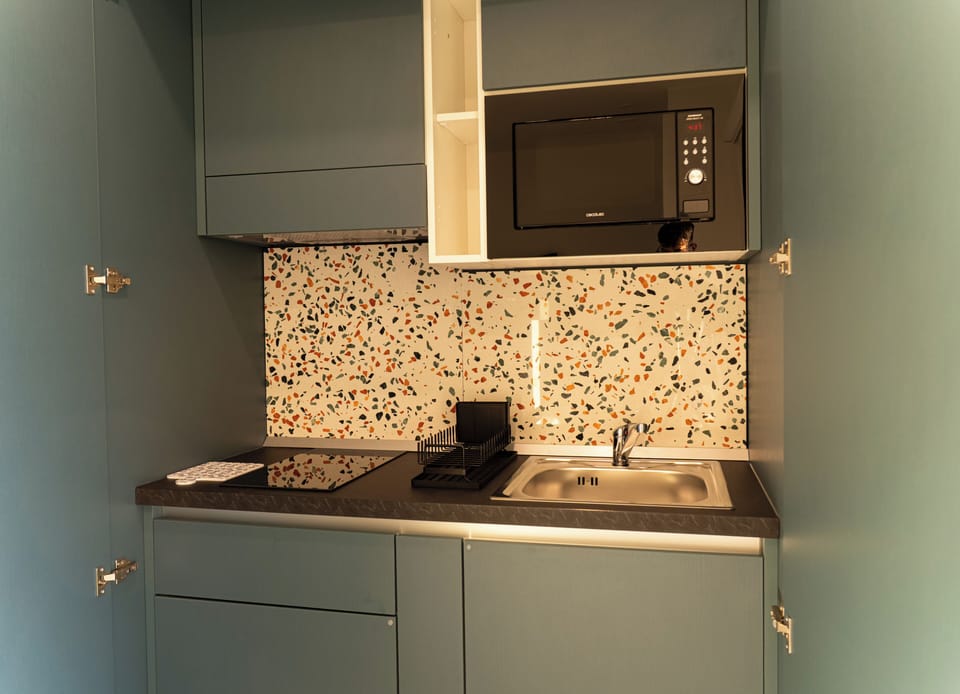 Deluxe Suite, Sea View | Private kitchen | Mini-fridge, microwave, stovetop, espresso maker