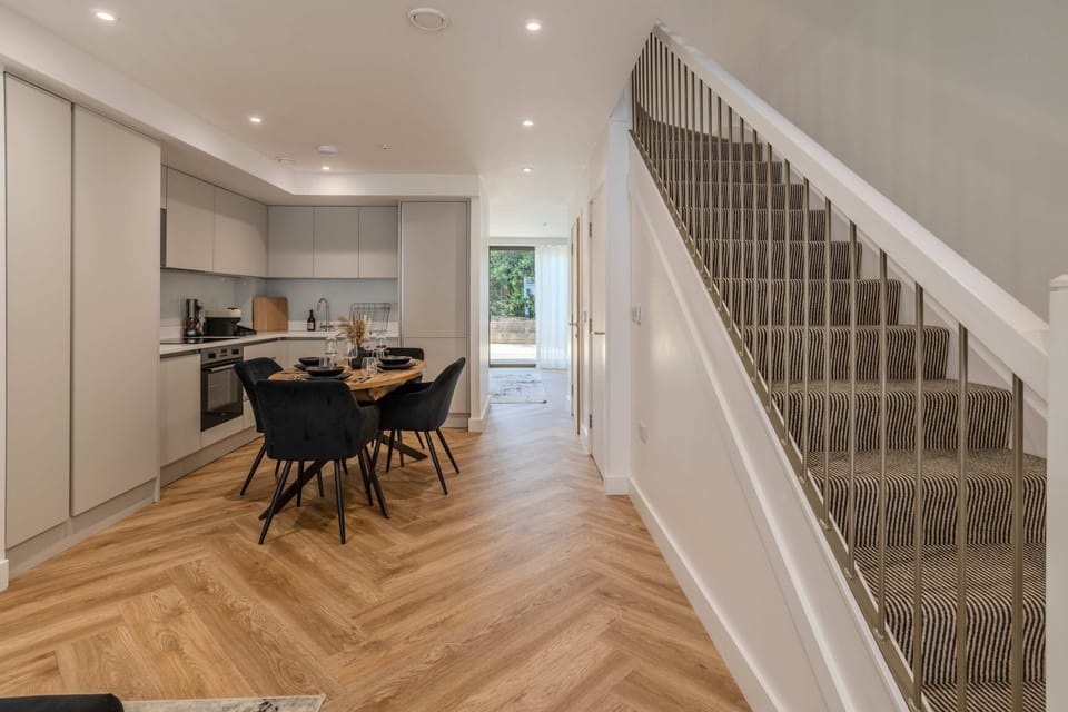 House | 4 bedrooms, desk, Internet