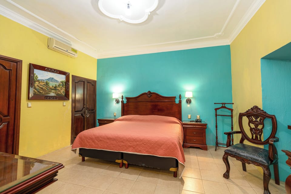 Double Room, 1 King Bed, Private Bathroom | Iron/ironing board