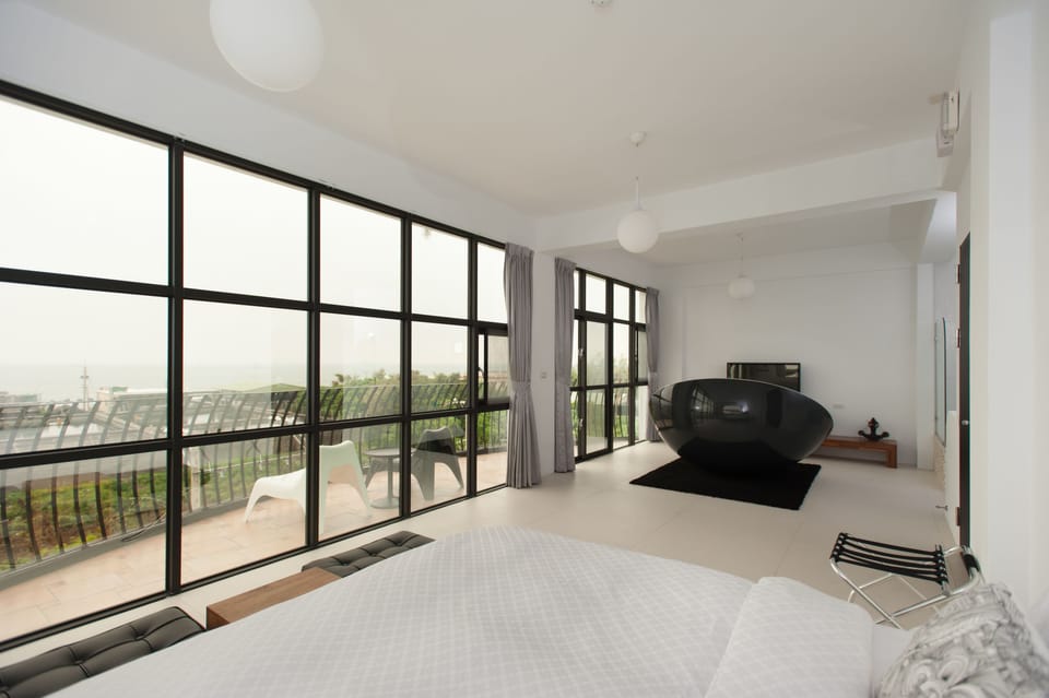 Luxury Double Room, 1 Queen Bed, Balcony, Sea Facing | Living area | Flat-screen TV