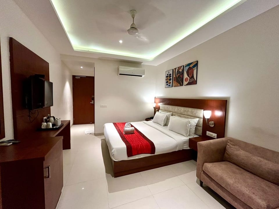 Deluxe Double Room, City View | Egyptian cotton sheets, premium bedding, down comforters