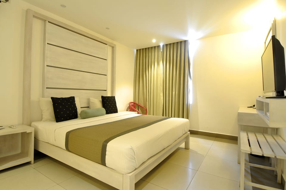 In-room safe, desk, soundproofing, free WiFi