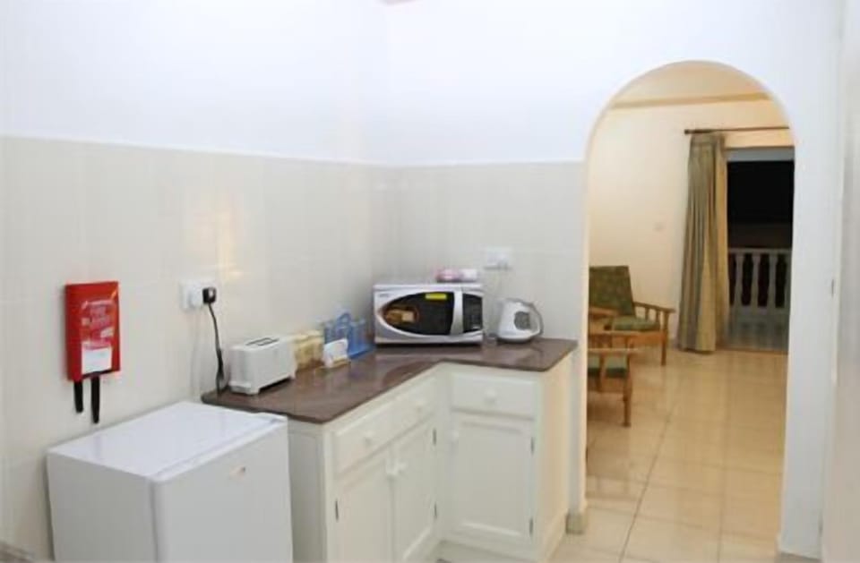 Classic Apartment, 2 Bedrooms | Private kitchenette | Full-size fridge, microwave, oven, stovetop